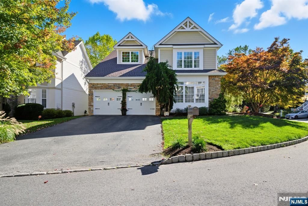 Photo of 2 Rock Ledge, Oakland, NJ 07436 (MLS # 25035276)