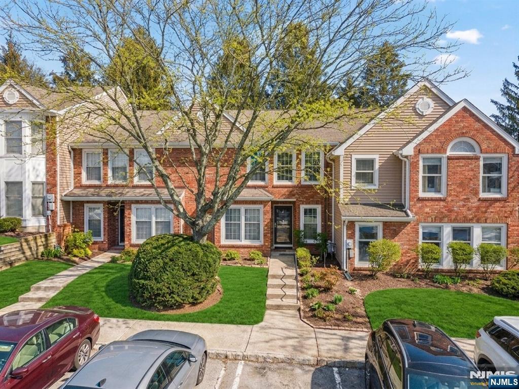 34 Hillsborough Court