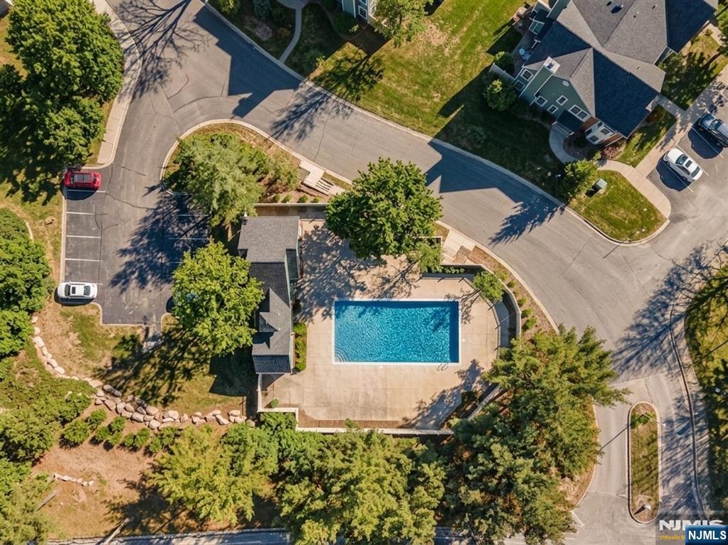 34 Hillsborough Court