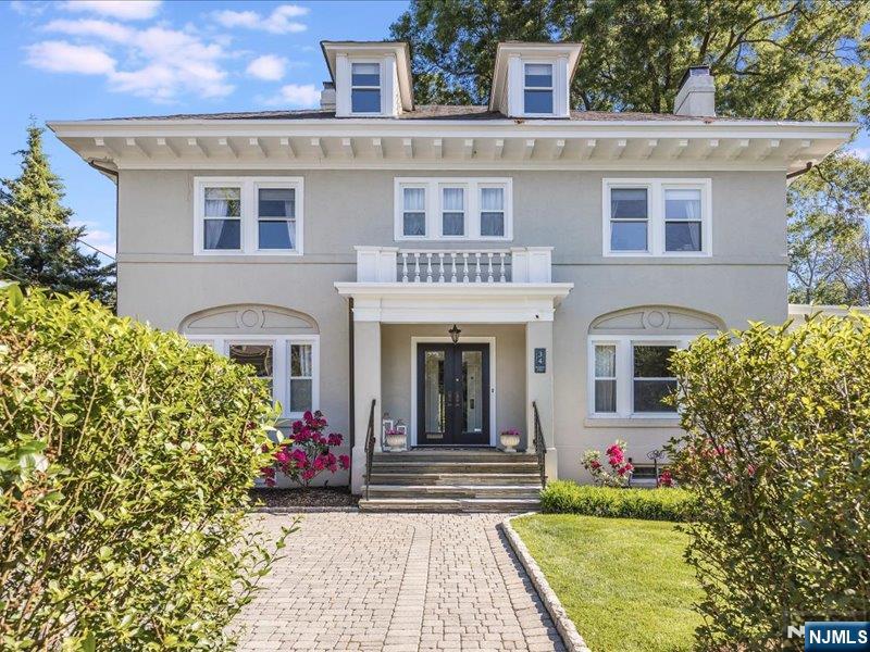 34 Plymouth Street, Montclair, New Jersey - 6 Bedrooms  
4 Bathrooms  
12 Rooms - 