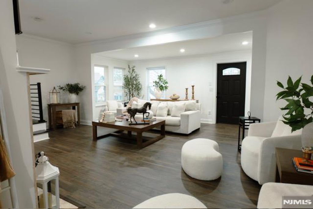 Photo of 290 Elm Avenue, Bogota, NJ 07603 (MLS # 26008946)