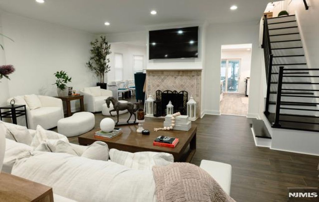 Photo of 290 Elm Avenue, Bogota, NJ 07603 (MLS # 26008946)