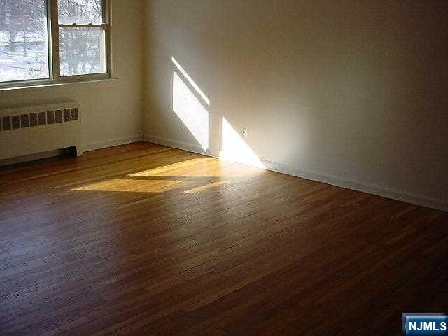 1565 Lemoine Avenue 1J