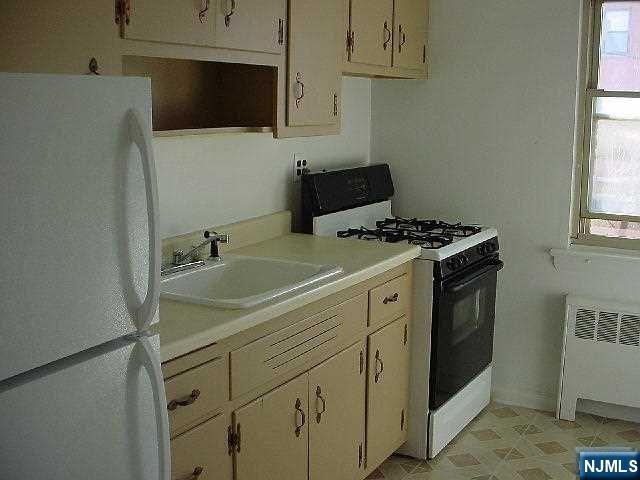 1565 Lemoine Avenue 1J