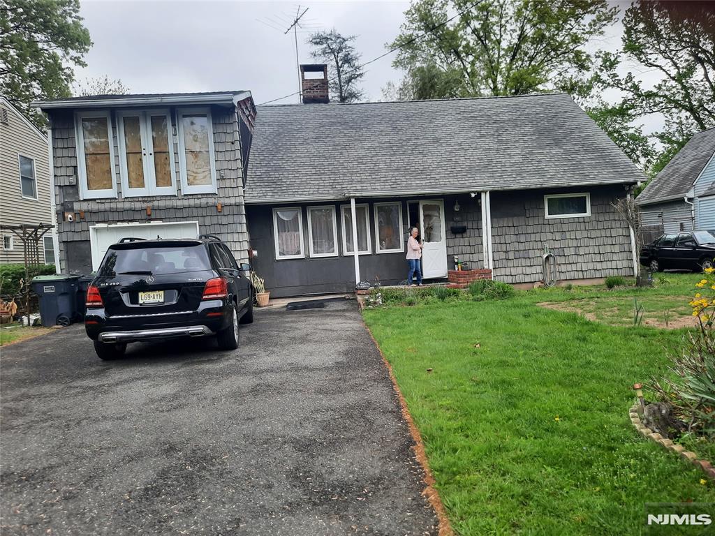 Property for Sale at 307 Phelps Avenue, Bergenfield, New Jersey - Bedrooms: 3 
Bathrooms: 2 
Rooms: 6  - $590,000