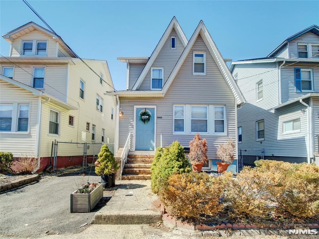 Photo of 331 Ellery Avenue, Newark, NJ 07106 (MLS # 26007828)