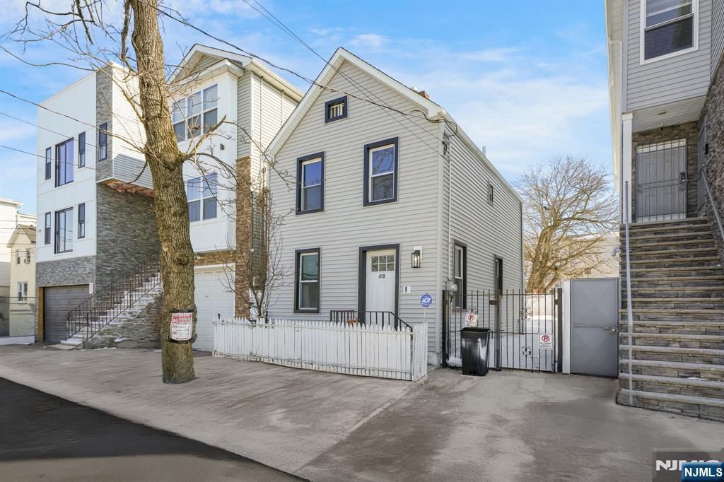 Photo of 418 10th Street, Newark, NJ 07103 (MLS # 26016589)