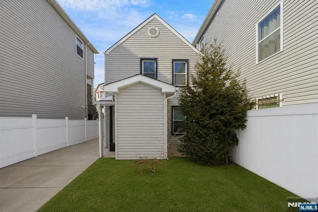 Photo of 418 10th Street, Newark, NJ 07103 (MLS # 26016589)