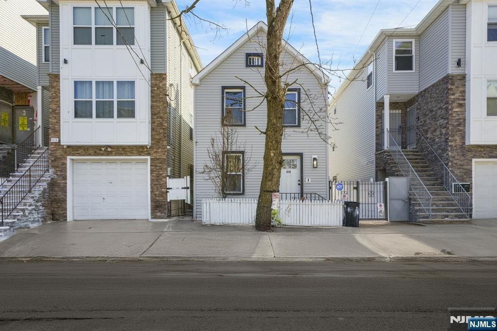 Photo of 418 10th Street, Newark, NJ 07103 (MLS # 26016589)