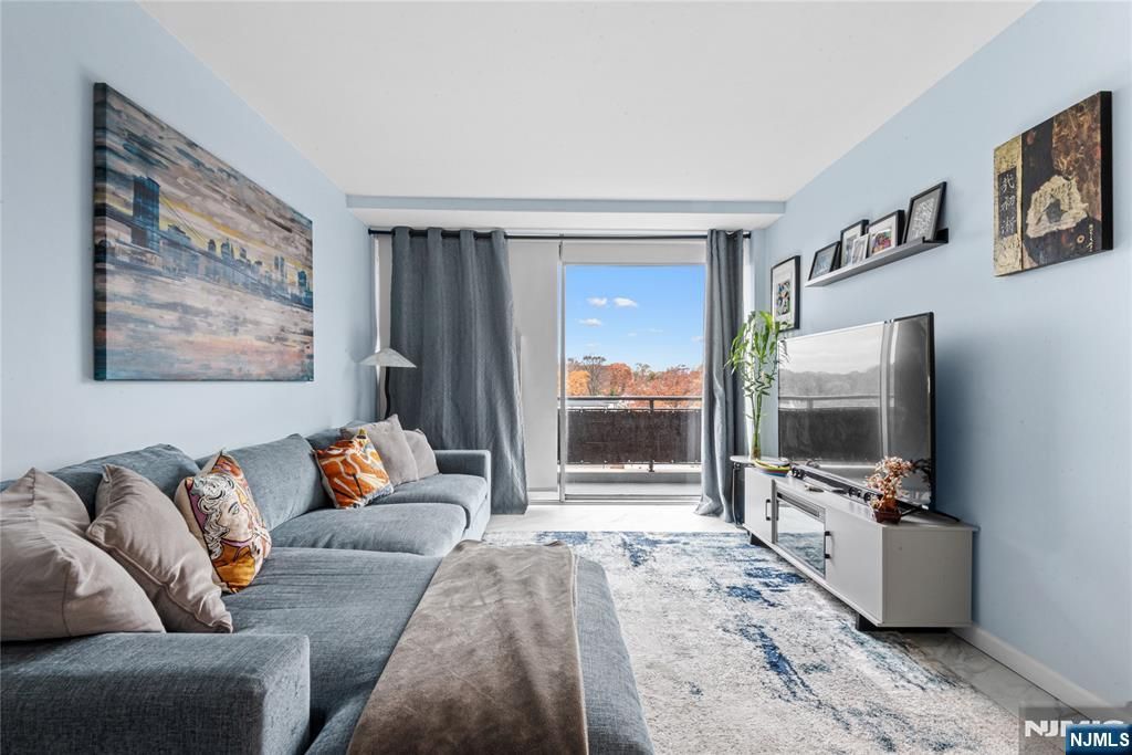 Photo of 4 Horizon Rd #1031, Fort Lee, NJ 07024 (MLS # 25040581)