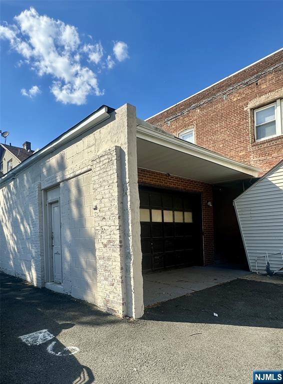 305 Green Avenue Garage