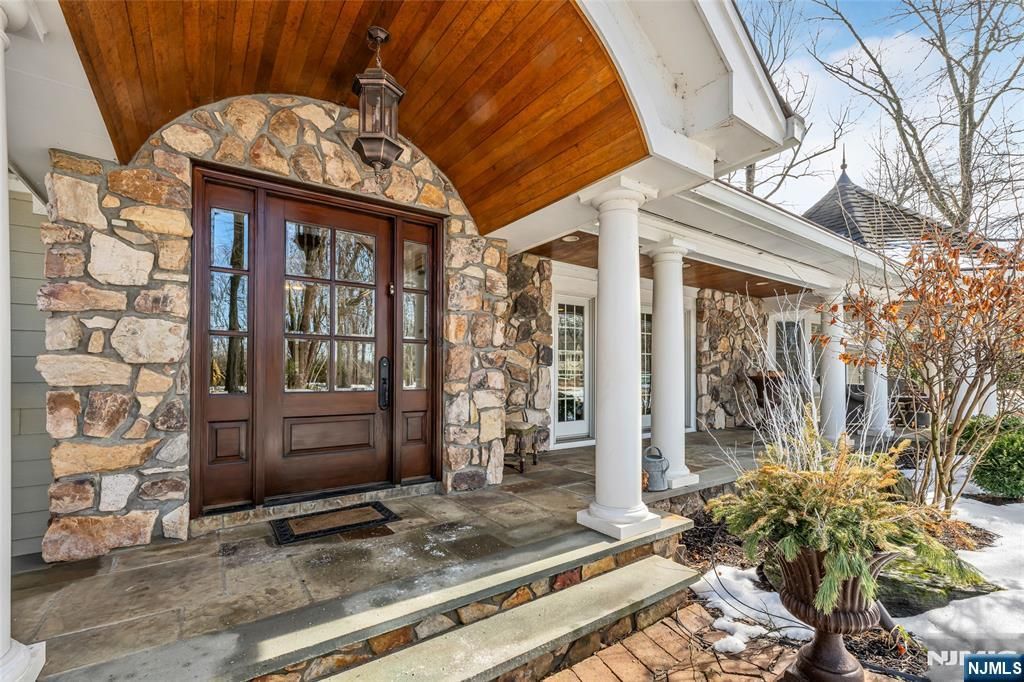 Photo of 8 White Pine Road, Upper Saddle River, NJ 07458 (MLS # 26003836)