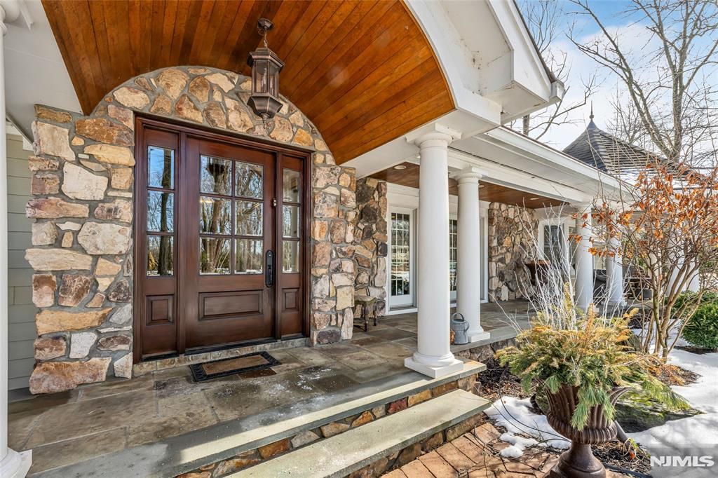 Photo of 8 White Pine Road, Upper Saddle River, NJ 07458 (MLS # 26003836)