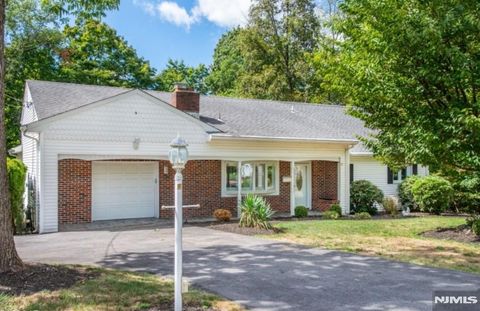 Photo of 9 Forest, Wayne, NJ 07470 (MLS # 26001598)