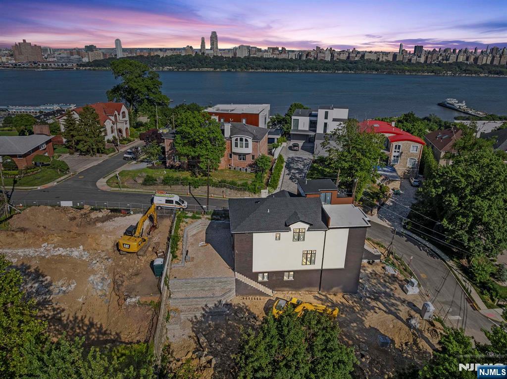 61 Edgewater Road