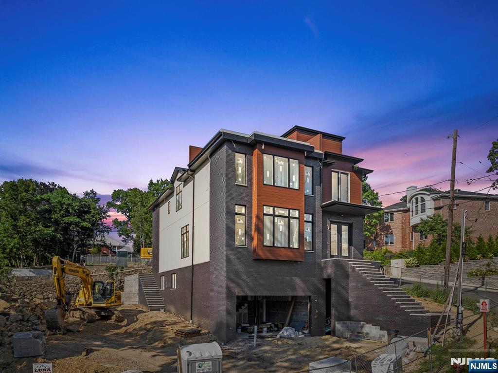 61 Edgewater Road