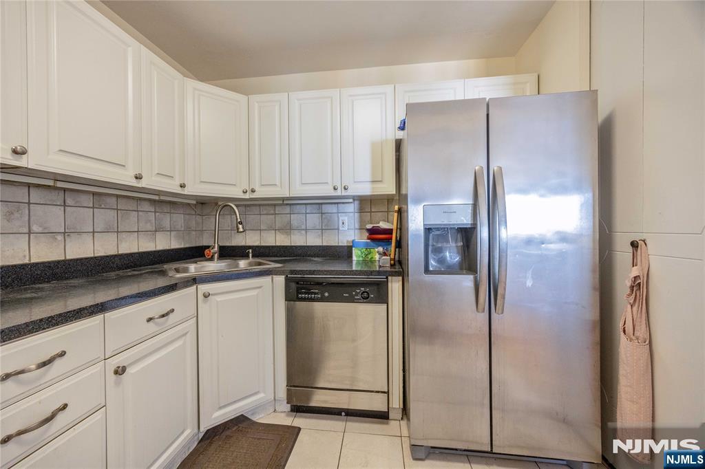 2000 Linwood Avenue 17G