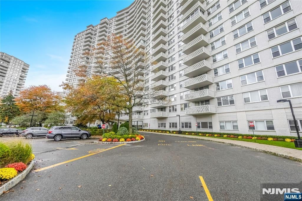 2000 Linwood Avenue 17G