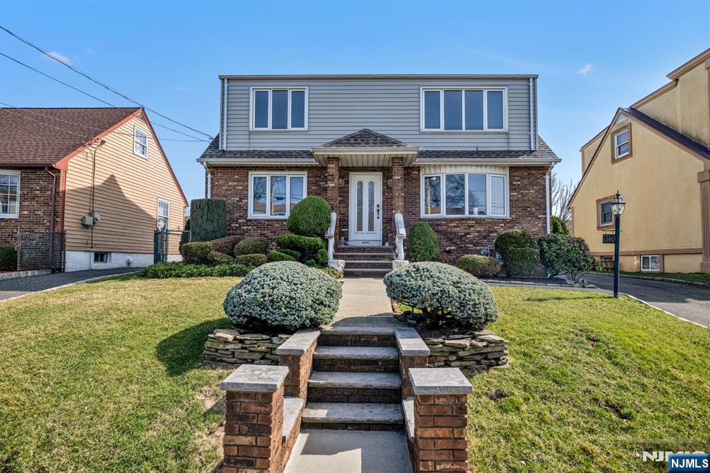 Rental Property at 316 Kipp Ave 2, Elmwood Park, New Jersey - Bedrooms: 2 
Bathrooms: 1 
Rooms: 5  - $2,350 MO.