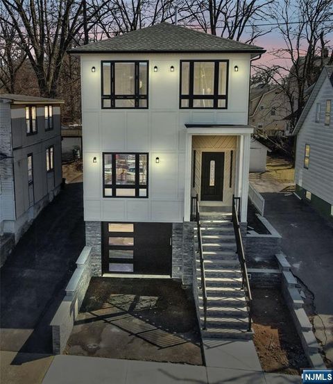 MLS: 25007386