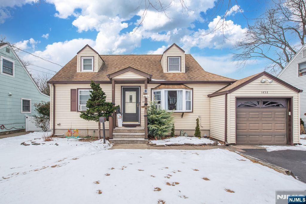 Photo of 1452 Lincoln Avenue, Pompton Lakes, NJ 07442 (MLS # 26001414)