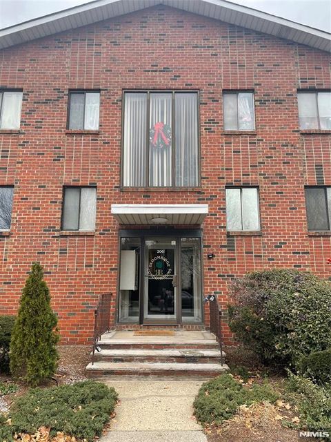 Photo of 206 Broad St #10, Bloomfield, NJ 07003 (MLS # 25042907)