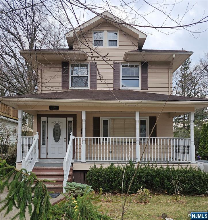 Rental Property at 176 Christie St, Leonia, New Jersey - Bedrooms: 4 
Bathrooms: 3 
Rooms: 8  - $5,100 MO.