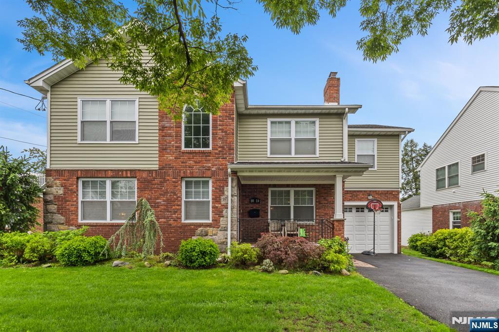Property for Sale at 1014 Charles Street, Fair Lawn, New Jersey - Bedrooms: 4 
Bathrooms: 4 
Rooms: 9  - $1,149,000