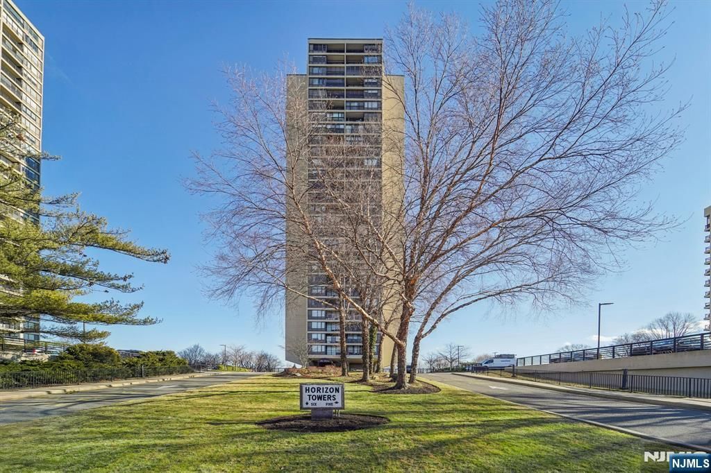 Photo of 5 Horizon Road #2504, Fort Lee, NJ 07024 (MLS # 26000416)