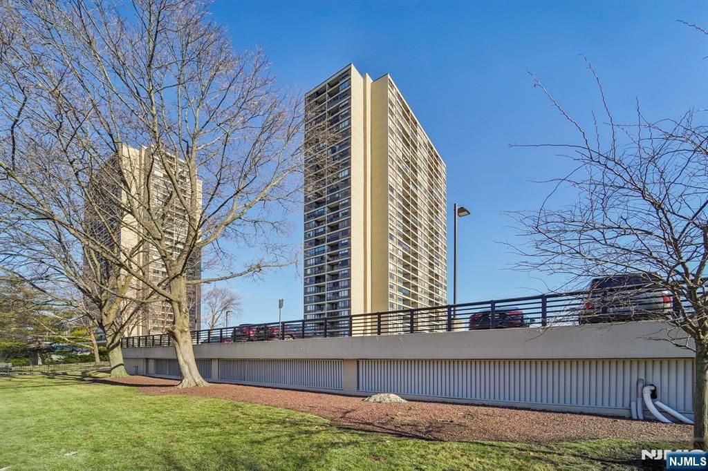 Photo of 5 Horizon Road #2504, Fort Lee, NJ 07024 (MLS # 26000416)