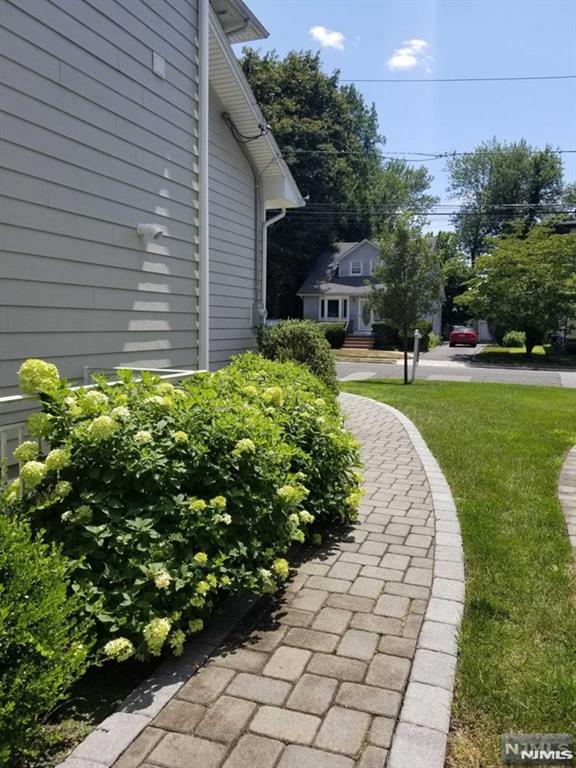 7 Lindley Avenue