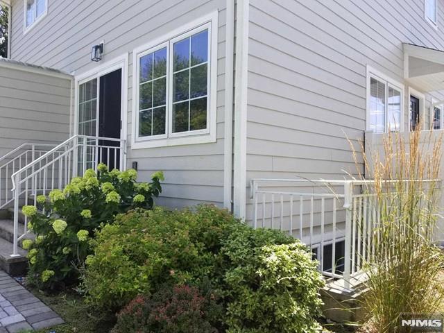 7 Lindley Avenue