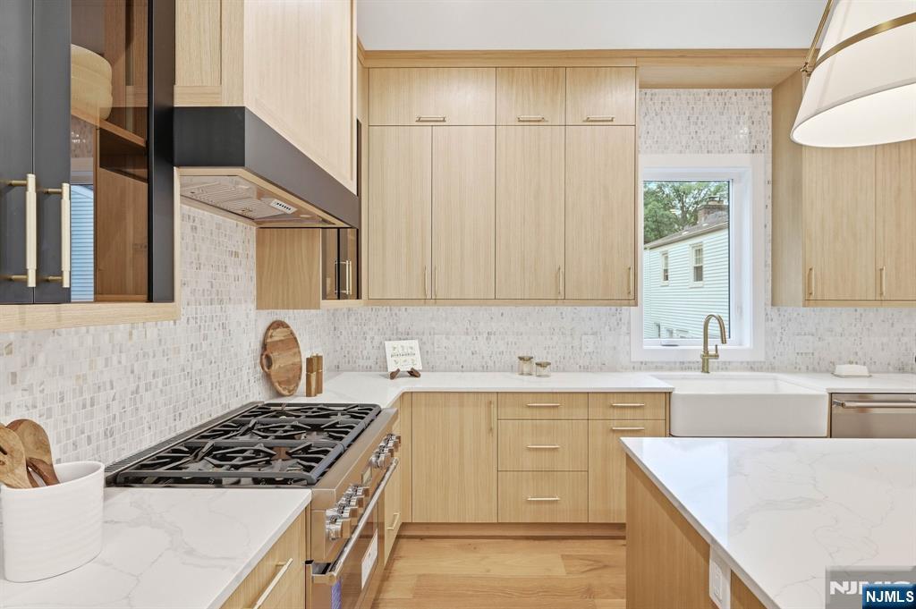 8 Roosevelt Terrace
