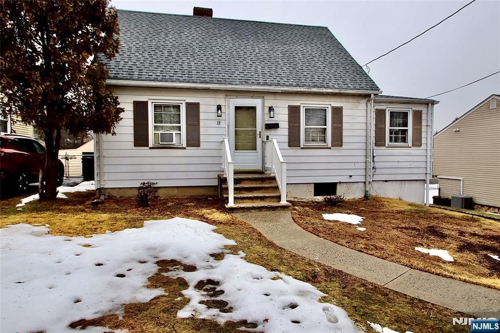 Photo of 18 Durrell Street, Verona, NJ 07044 (MLS # 26007287)