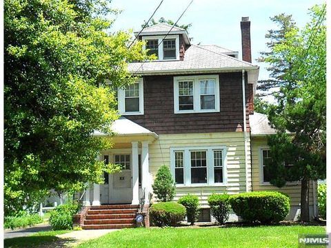 MLS: 25006335