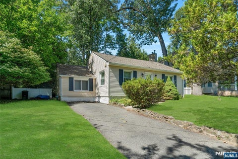 Photo of 265 Jefferson Avenue, Cresskill, NJ 07626 (MLS # 26033885)