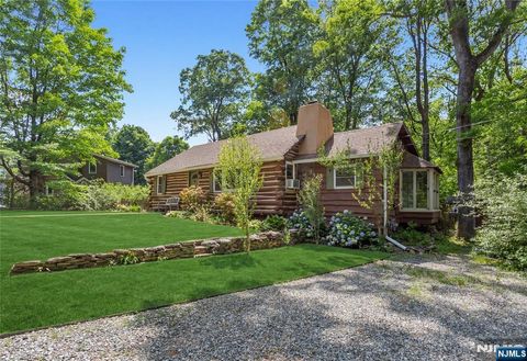 Photo of 6 Partridge Trail, Kinnelon, NJ 07405 (MLS # 26018570)