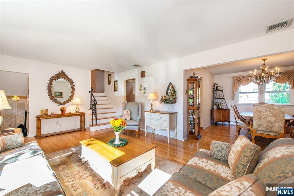 190 Meadowbrook Avenue