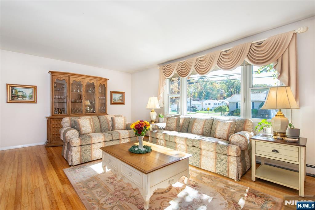 190 Meadowbrook Avenue