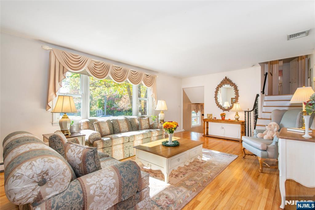 190 Meadowbrook Avenue