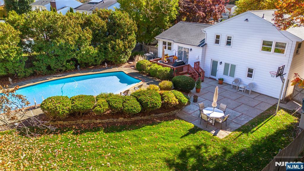 190 Meadowbrook Avenue