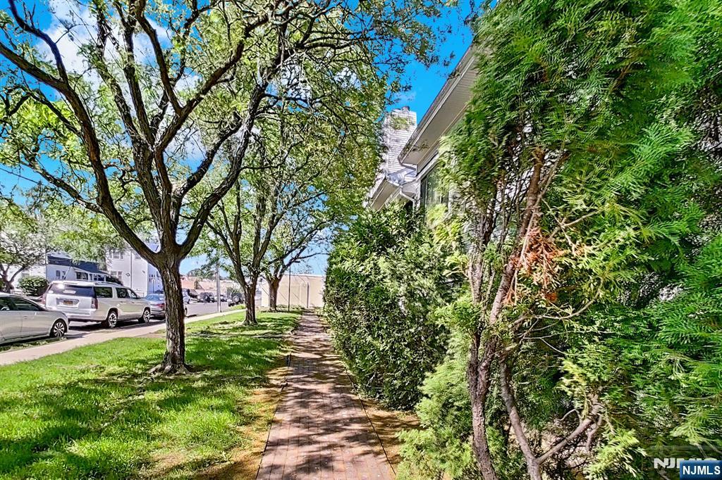 90 W Ralph Street 3