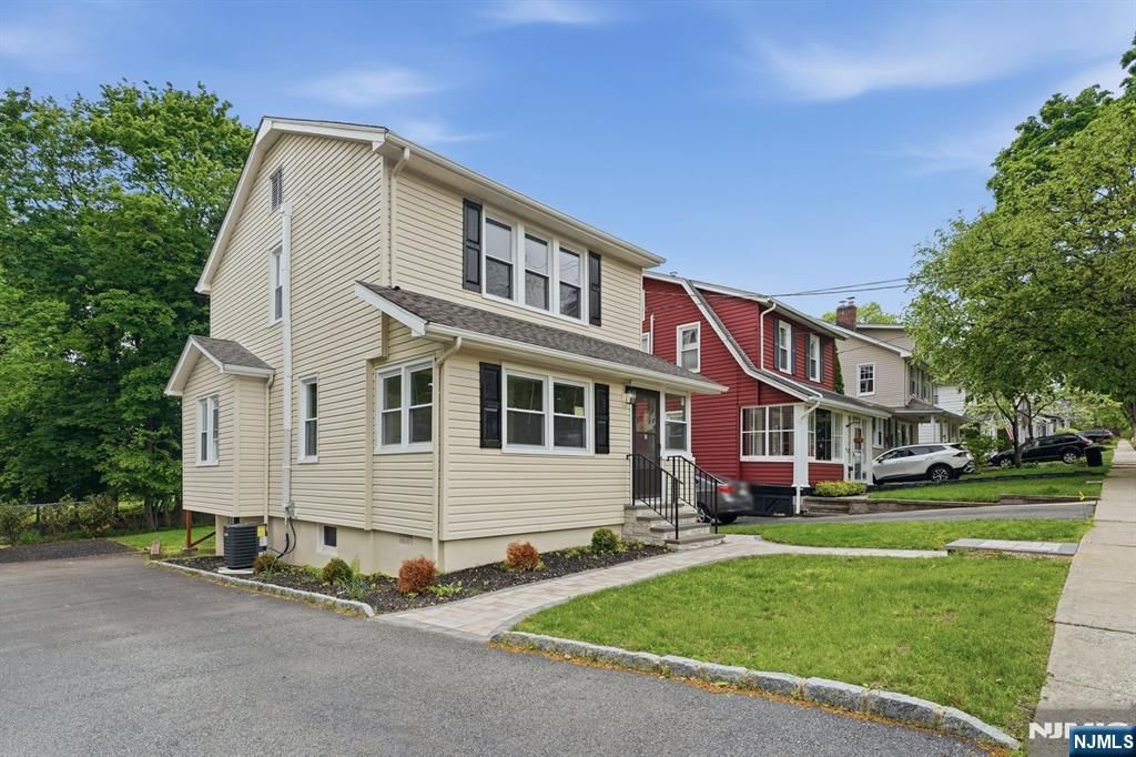 Photo of 58 Yantecaw Avenue, Bloomfield, NJ 07003 (MLS # 26017210)
