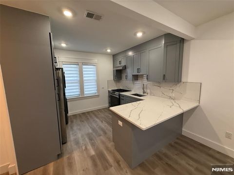 Photo of 517 Lincoln St #3, Palisades Park, NJ 07650 (MLS # 26009333)