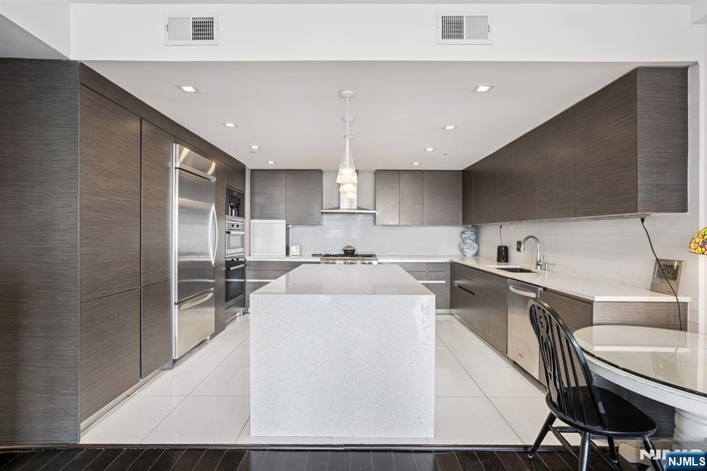 8100 River Road 1101