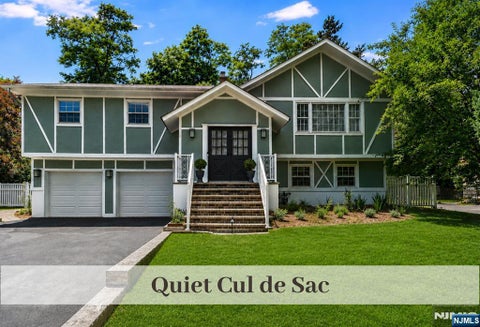 Photo of 11 Stone Ridge Lane, Ho-Ho-Kus, NJ 07423 (MLS # 26036895)