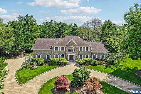 Photo of 41 Sunflower Drive, Upper Saddle River, NJ 07458 (MLS # 26014711)
