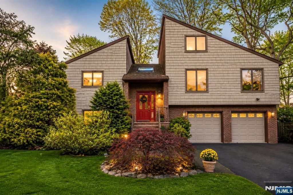 Photo of 4 Lesa Lane, Hillsdale, NJ 07642 (MLS # 26016238)