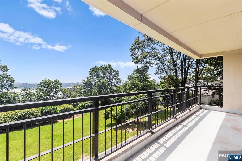 Photo of 1 Horizon Rd #G2, Fort Lee, NJ 07024 (MLS # 26005464)