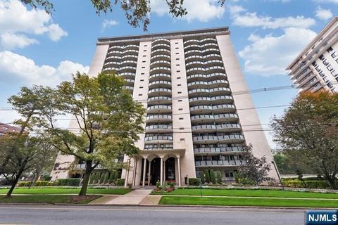 Photo of 125 Prospect Ave #16J, Hackensack, NJ 07601 (MLS # 25038444) Photo of 125 Prospect Ave #16J, Hackensack, NJ 07601 (MLS # 25038444)